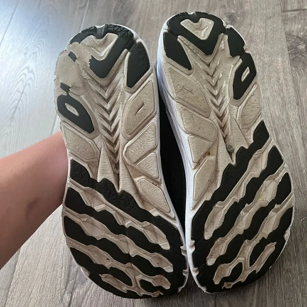 Hoka One One Clifton 8 Black White Women Shoes size 9.5D